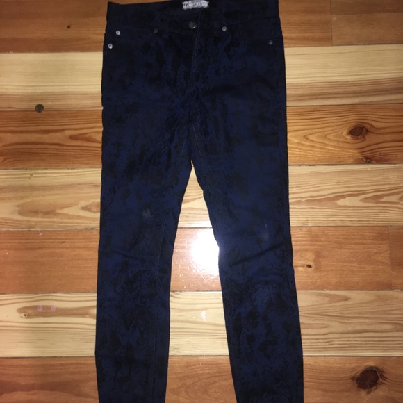 FREE PEOPLE BLUE PRINTED PANTS 25 - Picture 5 of 7